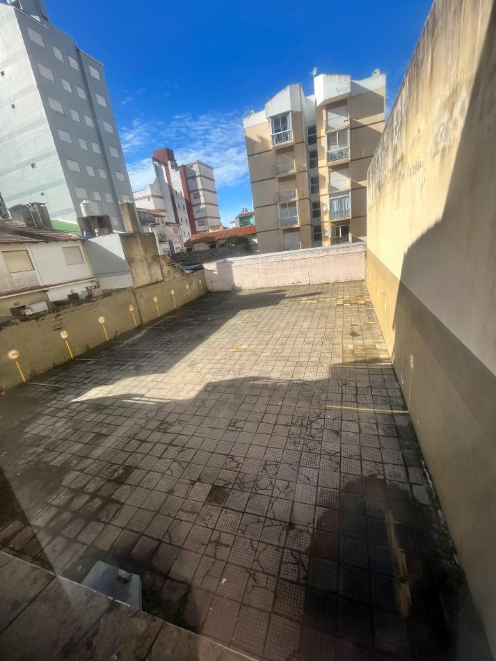 DEPARTAMENTO 2 AMB. CON BALCON Y COCHERA